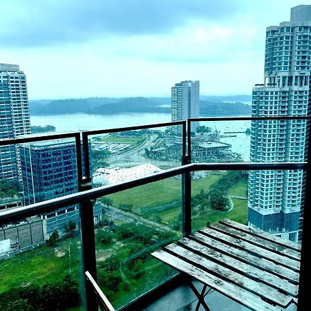 Almas Puteri Harbour Nusajaya Suite Room Exclusive Room 5 Min To Legoaland By Homespace Esterno foto