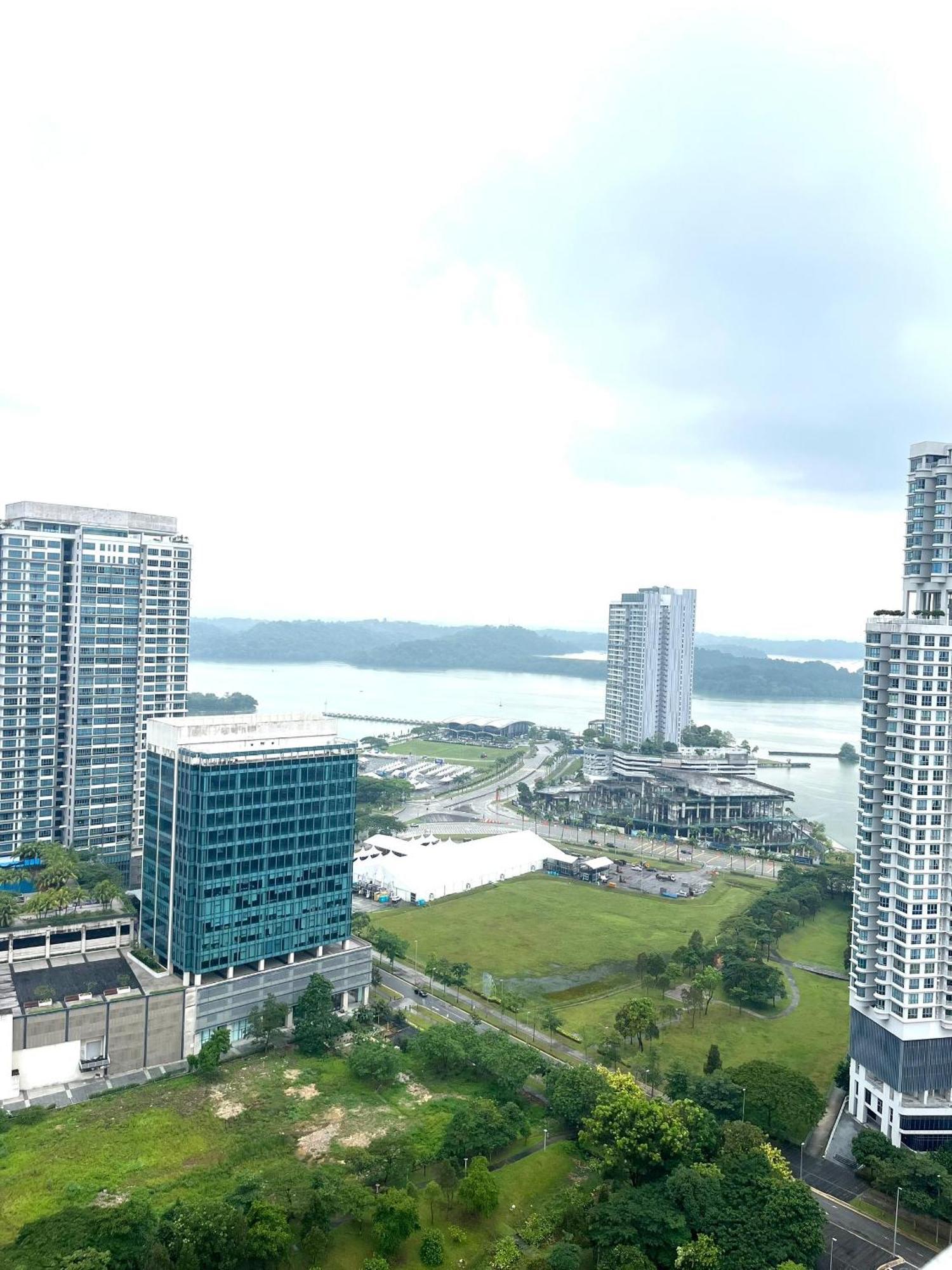Almas Puteri Harbour Nusajaya Suite Room Exclusive Room 5 Min To Legoaland By Homespace Esterno foto